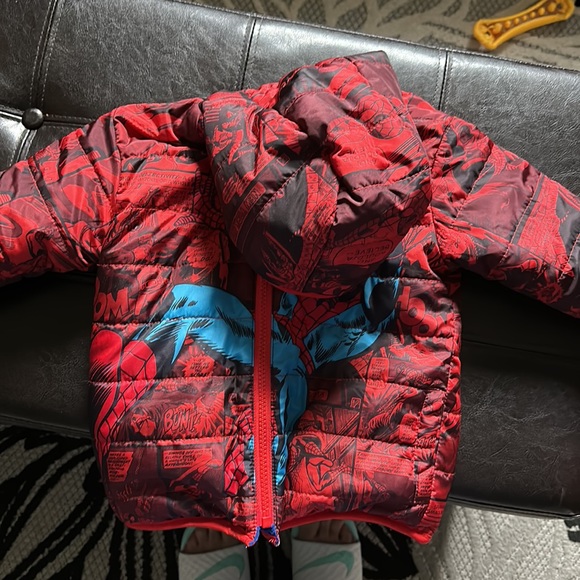 Marvel Spider-Man, size 2T reversible jacket - Picture 3 of 6